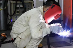 快看，昆明电焊培训学校学习氩弧焊的操作技巧！